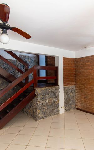Casa de condomínio à venda com 318m², 3 quartos e 2 vagas
