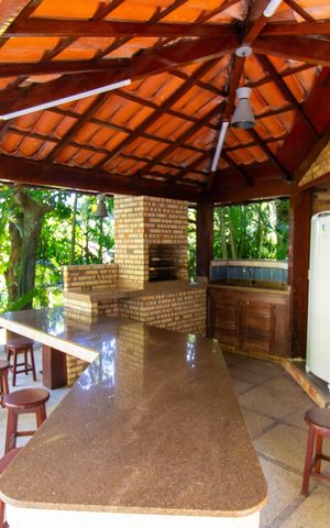 Casa de condomínio à venda com 318m², 3 quartos e 2 vagas