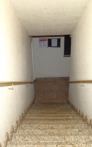 Apartamento à venda com 54m², 2 quartos e 1 vagaEscada