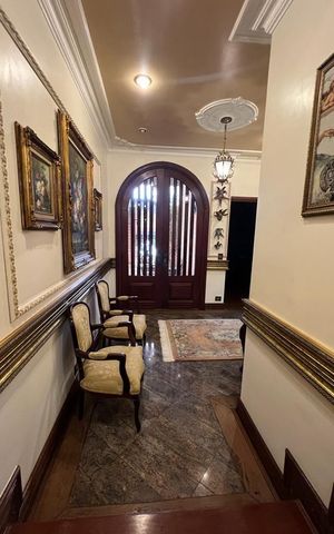 Casa à venda com 416m², 4 quartos e 2 vagas Casa à venda com 416m², 4 quartos e 2 vagasSala