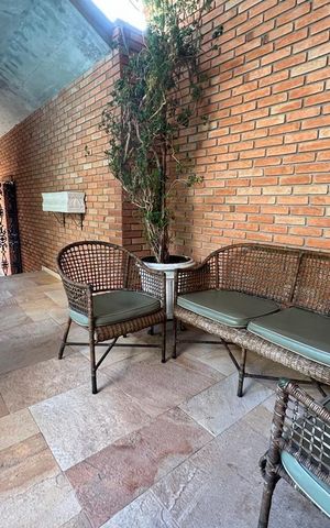 Casa à venda com 416m², 4 quartos e 2 vagas Casa à venda com 416m², 4 quartos e 2 vagasÁrea externa