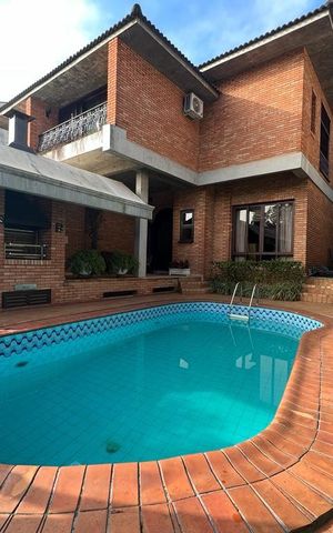 Casa à venda com 416m², 4 quartos e 2 vagas Casa à venda com 416m², 4 quartos e 2 vagasÁrea externa