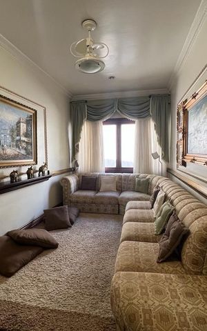 Casa à venda com 416m², 4 quartos e 2 vagas Casa à venda com 416m², 4 quartos e 2 vagasSala