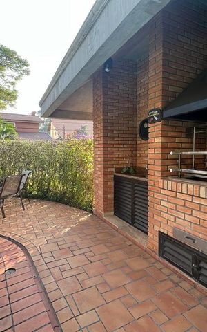 Casa à venda com 416m², 4 quartos e 2 vagas Casa à venda com 416m², 4 quartos e 2 vagasÁrea externa