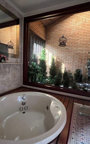 Casa à venda com 416m², 4 quartos e 2 vagas Casa à venda com 416m², 4 quartos e 2 vagasBanheiro