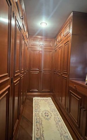 Casa à venda com 416m², 4 quartos e 2 vagas Casa à venda com 416m², 4 quartos e 2 vagasCloset