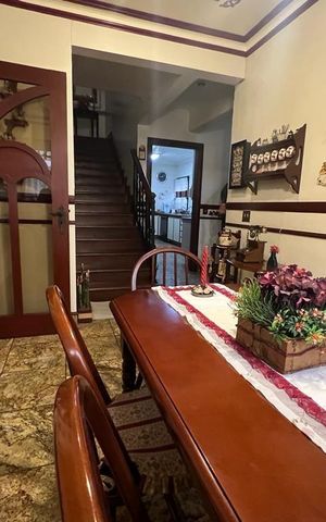 Casa à venda com 416m², 4 quartos e 2 vagas Casa à venda com 416m², 4 quartos e 2 vagasSala