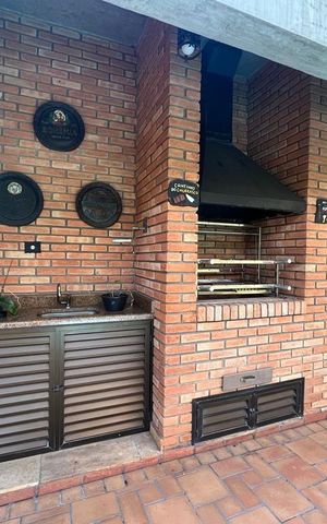 Casa à venda com 416m², 4 quartos e 2 vagas Casa à venda com 416m², 4 quartos e 2 vagasÁrea externa