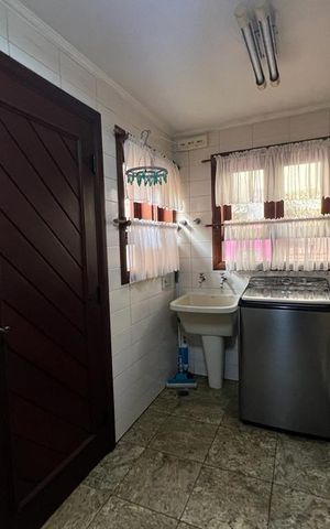 Casa à venda com 416m², 4 quartos e 2 vagas Casa à venda com 416m², 4 quartos e 2 vagasCozinha