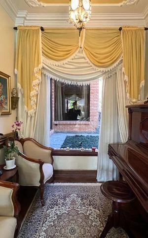 Casa à venda com 416m², 4 quartos e 2 vagas Casa à venda com 416m², 4 quartos e 2 vagasSala