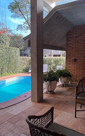Casa à venda com 416m², 4 quartos e 2 vagas Casa à venda com 416m², 4 quartos e 2 vagasÁrea externa