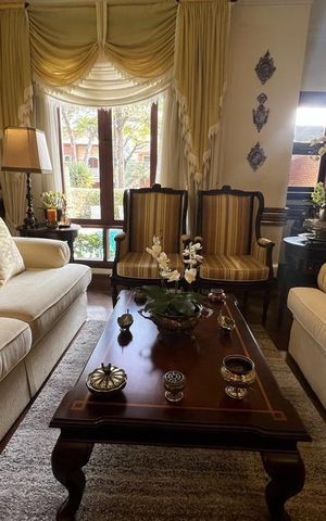 Casa à venda com 416m², 4 quartos e 2 vagas Casa à venda com 416m², 4 quartos e 2 vagasSala