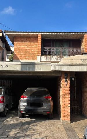 Casa à venda com 416m², 4 quartos e 2 vagas Casa à venda com 416m², 4 quartos e 2 vagasFachada