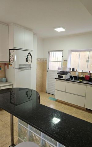 Casa de condomínio à venda com 330m², 4 quartos e 4 vagas Casa de condomínio à venda com 330m², 4 quartos e 4 vagasCozinha