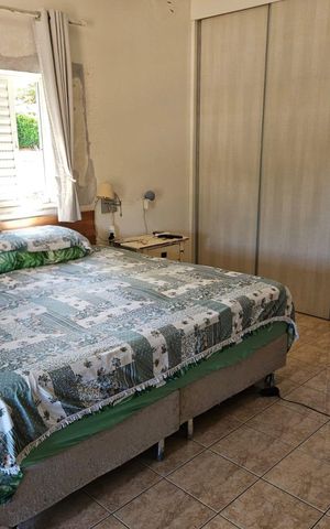 Casa de condomínio à venda com 330m², 4 quartos e 4 vagas Casa de condomínio à venda com 330m², 4 quartos e 4 vagasQuarto