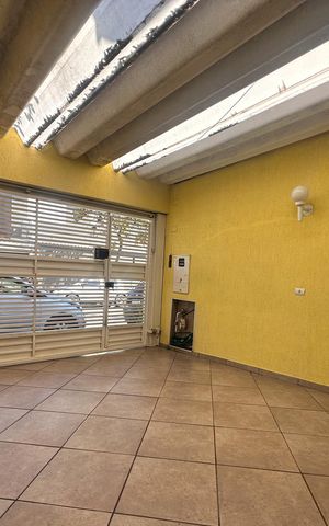 Casa à venda com 130m², 3 quartos e 2 vagas Casa à venda com 130m², 3 quartos e 2 vagasGaragem