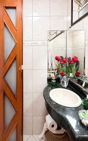 Casa à venda com 130m², 3 quartos e 2 vagas Casa à venda com 130m², 3 quartos e 2 vagasLavabo