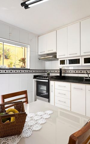 Casa à venda com 130m², 3 quartos e 2 vagas Casa à venda com 130m², 3 quartos e 2 vagasCozinha