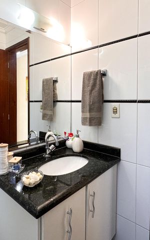 Casa à venda com 130m², 3 quartos e 2 vagas Casa à venda com 130m², 3 quartos e 2 vagasBanheiro Social