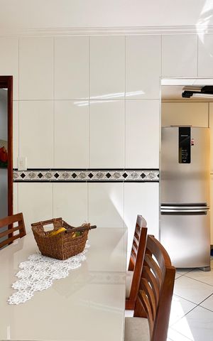 Casa à venda com 130m², 3 quartos e 2 vagas Casa à venda com 130m², 3 quartos e 2 vagasCozinha
