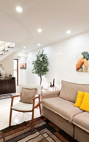 Casa à venda com 130m², 3 quartos e 2 vagas Casa à venda com 130m², 3 quartos e 2 vagasSala