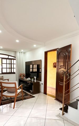 Casa à venda com 130m², 3 quartos e 2 vagas Casa à venda com 130m², 3 quartos e 2 vagasSala
