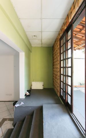 Casa à venda com 280m², 3 quartos e 3 vagas Casa à venda com 280m², 3 quartos e 3 vagasSala