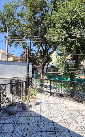 Casa à venda com 250m², 3 quartos e 2 vagas Casa à venda com 250m², 3 quartos e 2 vagasVaranda da Sala