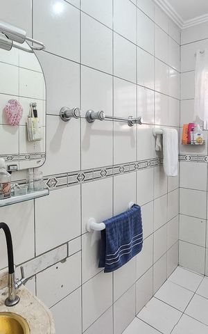 Casa à venda com 250m², 3 quartos e 2 vagas Casa à venda com 250m², 3 quartos e 2 vagasBanheiro Social