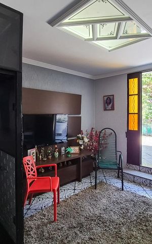 Casa à venda com 250m², 3 quartos e 2 vagas Casa à venda com 250m², 3 quartos e 2 vagasSala