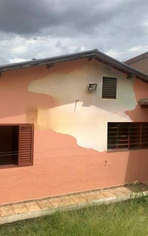 Casa à venda com 239m², 4 quartos e 6 vagas