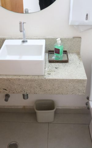Casa à venda com 143m², 5 quartos e 2 vagasLavabo