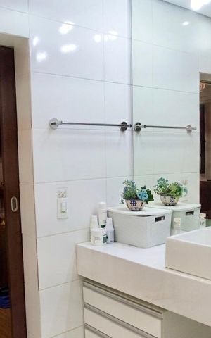 Casa à venda com 360m², 3 quartos e 6 vagas Casa à venda com 360m², 3 quartos e 6 vagasBanheiro da Suíte