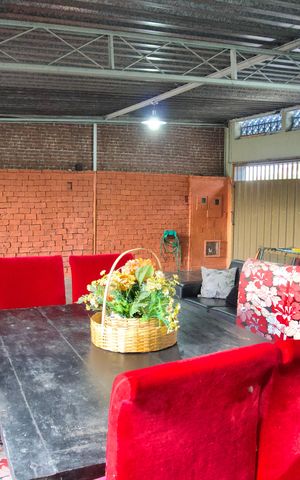 Casa à venda com 360m², 3 quartos e 6 vagas Casa à venda com 360m², 3 quartos e 6 vagasVagas de Garagem