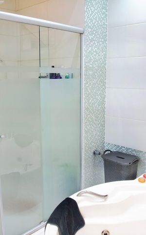 Casa à venda com 360m², 3 quartos e 6 vagas Casa à venda com 360m², 3 quartos e 6 vagasBanheiro da Suíte
