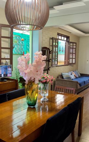 Casa à venda com 360m², 3 quartos e 6 vagas Casa à venda com 360m², 3 quartos e 6 vagasSala