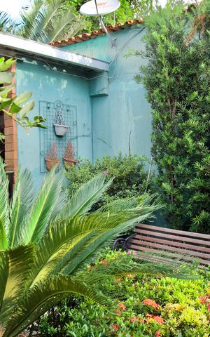 Casa à venda com 360m², 3 quartos e 6 vagas Casa à venda com 360m², 3 quartos e 6 vagasJardim