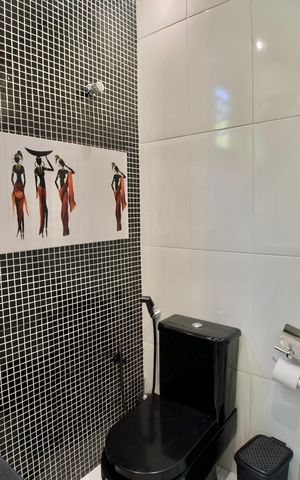 Casa à venda com 360m², 3 quartos e 6 vagas Casa à venda com 360m², 3 quartos e 6 vagasBanheiro social