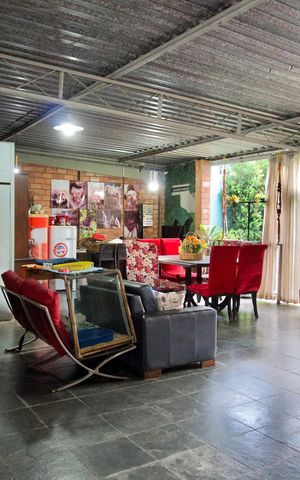 Casa à venda com 360m², 3 quartos e 6 vagas Casa à venda com 360m², 3 quartos e 6 vagasVagas de Garagem