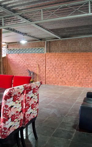 Casa à venda com 360m², 3 quartos e 6 vagas Casa à venda com 360m², 3 quartos e 6 vagasVagas de Garagem