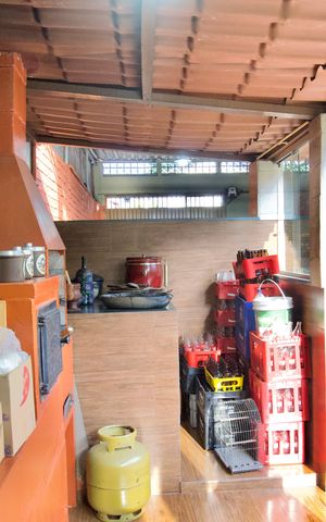 Casa à venda com 360m², 3 quartos e 6 vagas Casa à venda com 360m², 3 quartos e 6 vagasEspaço Gourmet