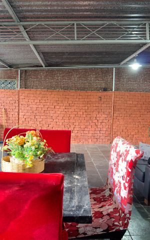 Casa à venda com 360m², 3 quartos e 6 vagas Casa à venda com 360m², 3 quartos e 6 vagasVagas de Garagem