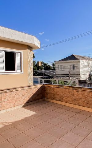 Casa à venda com 240m², 4 quartos e 3 vagas Casa à venda com 240m², 4 quartos e 3 vagasLaje