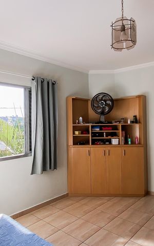 Casa à venda com 240m², 4 quartos e 3 vagas Casa à venda com 240m², 4 quartos e 3 vagasSuiten