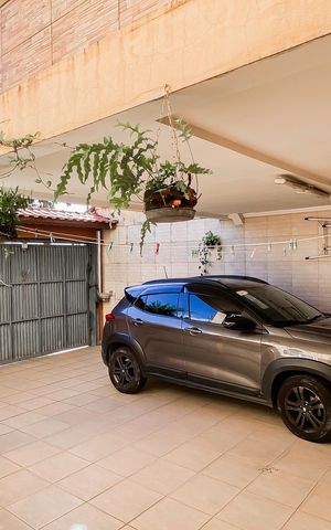 Casa à venda com 240m², 4 quartos e 3 vagas Casa à venda com 240m², 4 quartos e 3 vagasGaragem