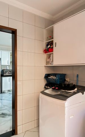 Casa à venda com 240m², 4 quartos e 3 vagas Casa à venda com 240m², 4 quartos e 3 vagasÁrea de Serviço