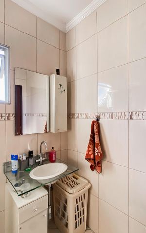 Casa à venda com 240m², 4 quartos e 3 vagas Casa à venda com 240m², 4 quartos e 3 vagasBanheiro