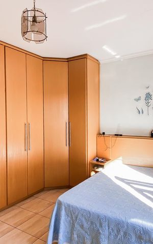 Casa à venda com 240m², 4 quartos e 3 vagas Casa à venda com 240m², 4 quartos e 3 vagasSuite