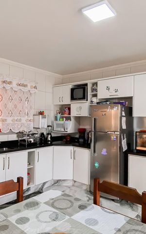 Casa à venda com 240m², 4 quartos e 3 vagas Casa à venda com 240m², 4 quartos e 3 vagasCozinha