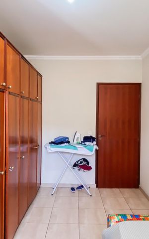 Casa à venda com 240m², 4 quartos e 3 vagas Casa à venda com 240m², 4 quartos e 3 vagasQuarto 1